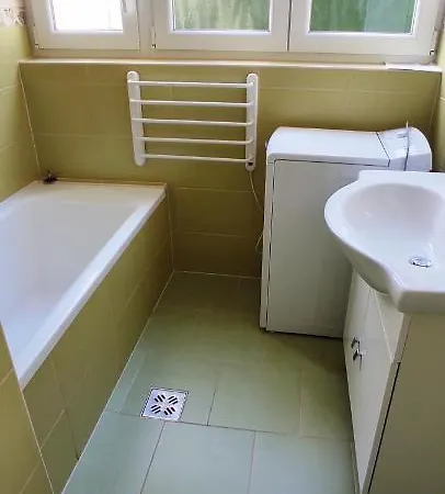 Szechenyi Apartman * שיופוק