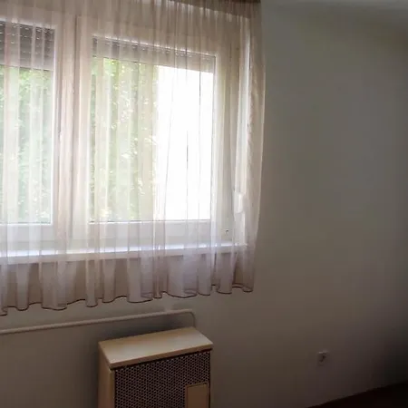 Szechenyi Apartman דירה
