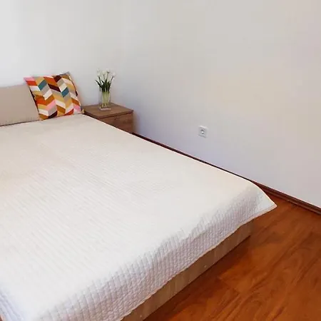 Szechenyi Apartman * שיופוק